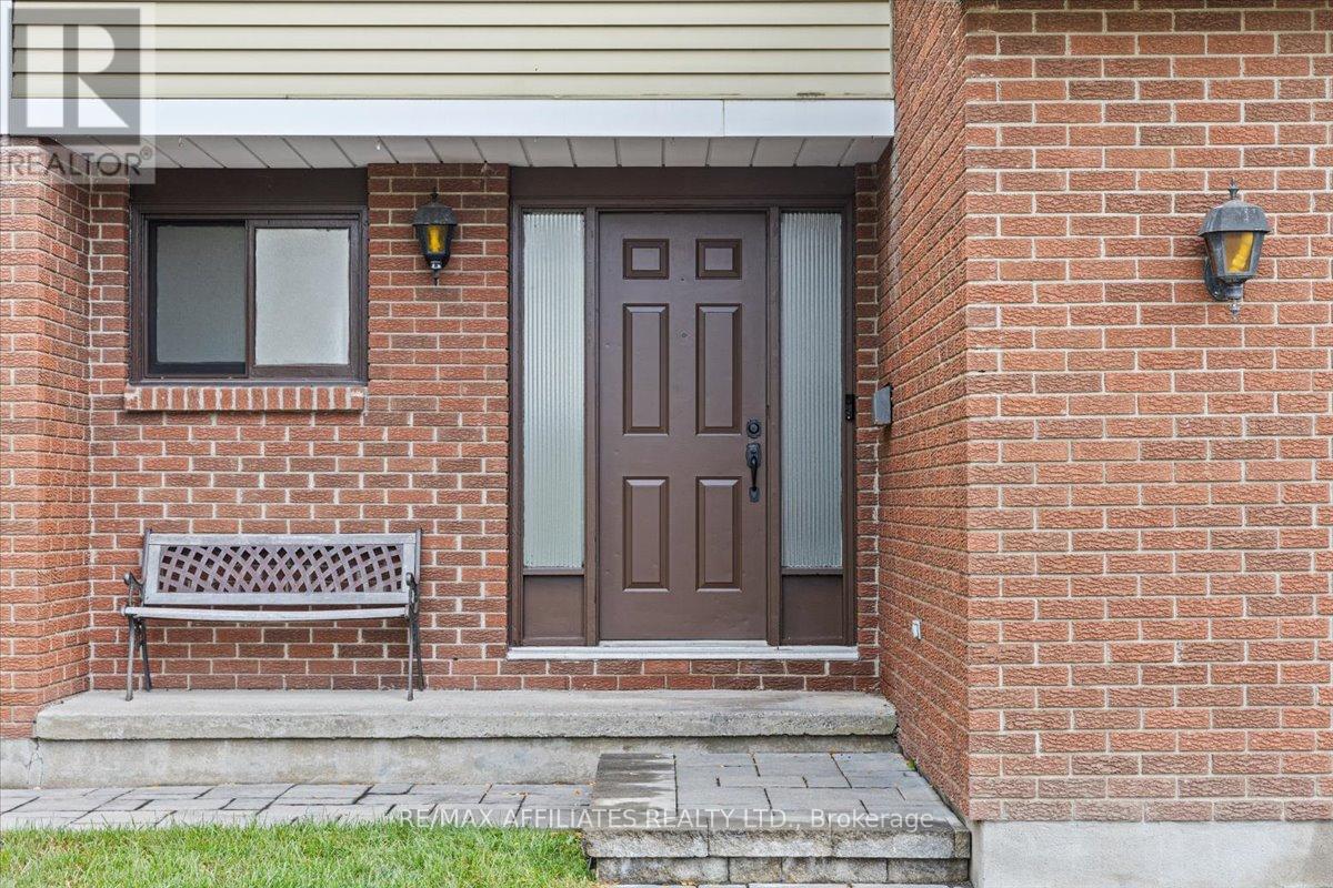 1093 St Lucia Place, Ottawa, Ontario  K1C 2G4 - Photo 2 - X12426309