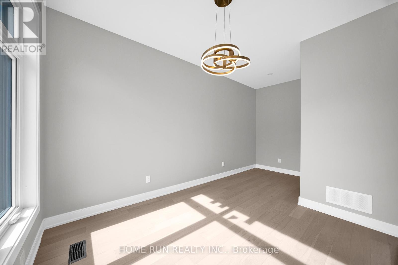 297 Dovercourt Avenue, Ottawa, Ontario  K1Z 7H4 - Photo 5 - X12426317