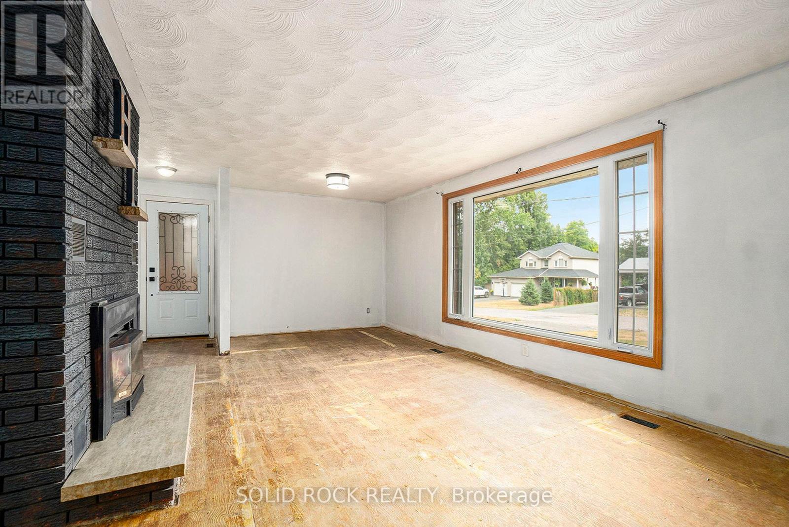 120 Ida Street N, Arnprior, Ontario  K7S 3J3 - Photo 7 - X12426344