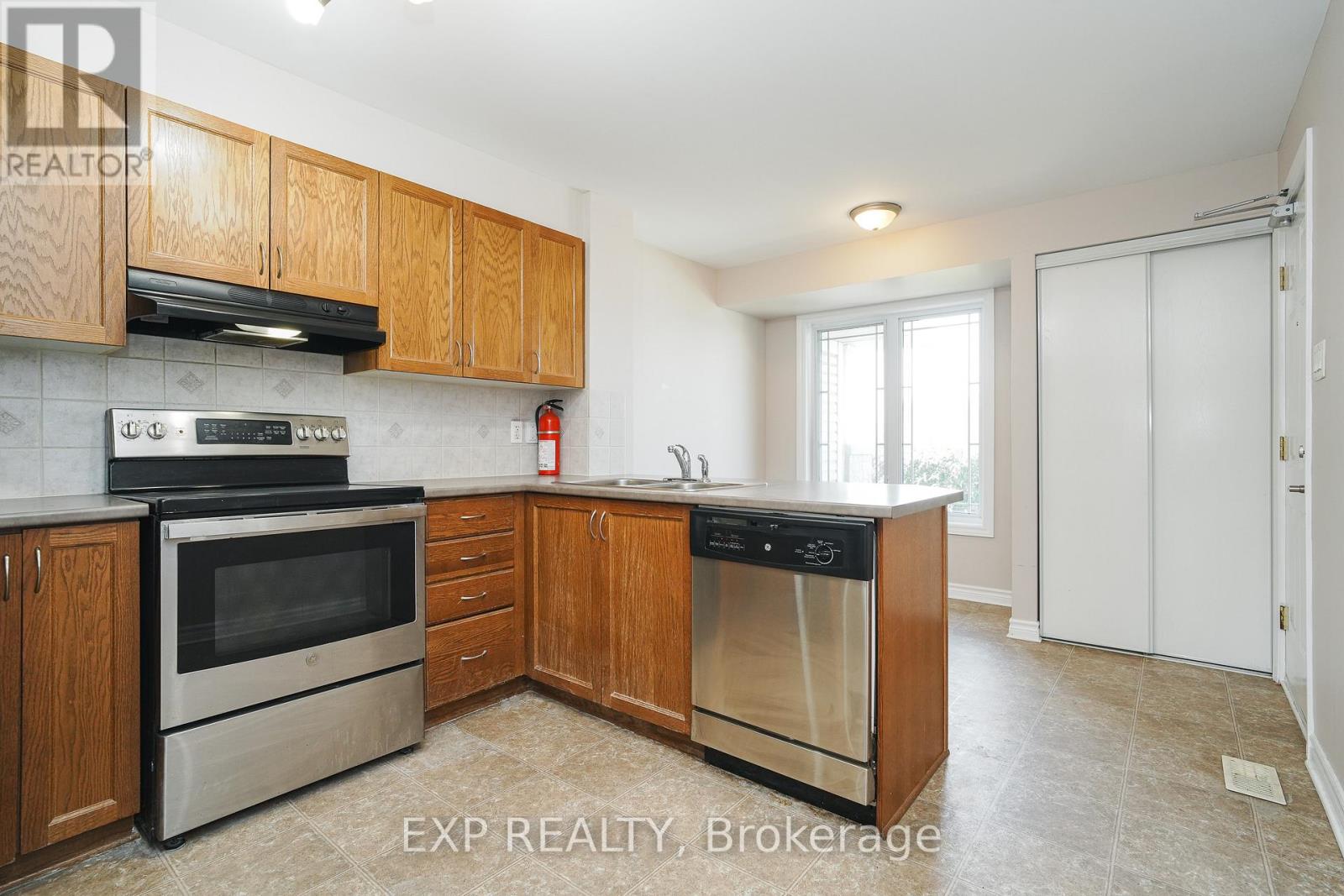 620 Lakeridge Drive, Ottawa, Ontario  K4A 0H4 - Photo 4 - X12426355