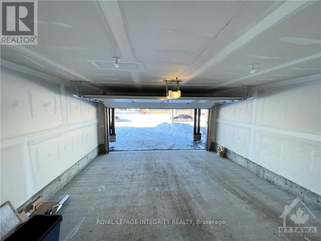 1067 Speedvale Court, Ottawa, Ontario  K2T 0P6 - Photo 21 - X12426396