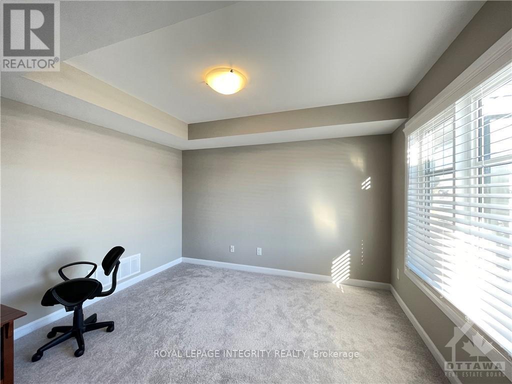 1067 Speedvale Court, Ottawa, Ontario  K2T 0P6 - Photo 3 - X12426396