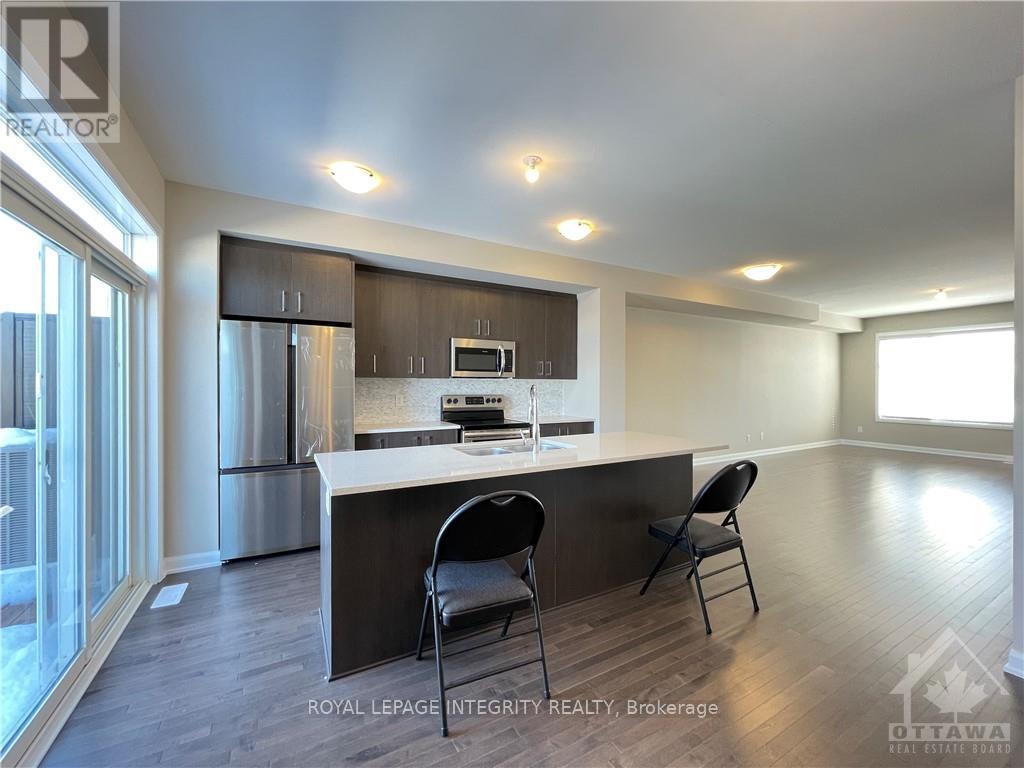 1067 Speedvale Court, Ottawa, Ontario  K2T 0P6 - Photo 6 - X12426396