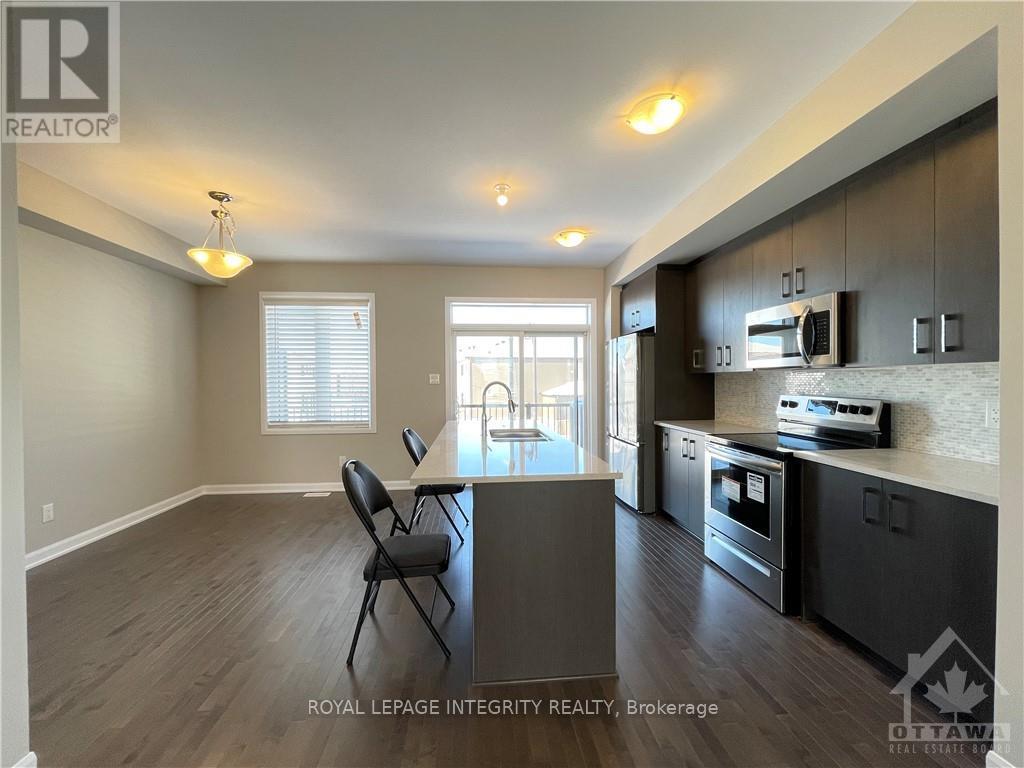 1067 Speedvale Court, Ottawa, Ontario  K2T 0P6 - Photo 7 - X12426396