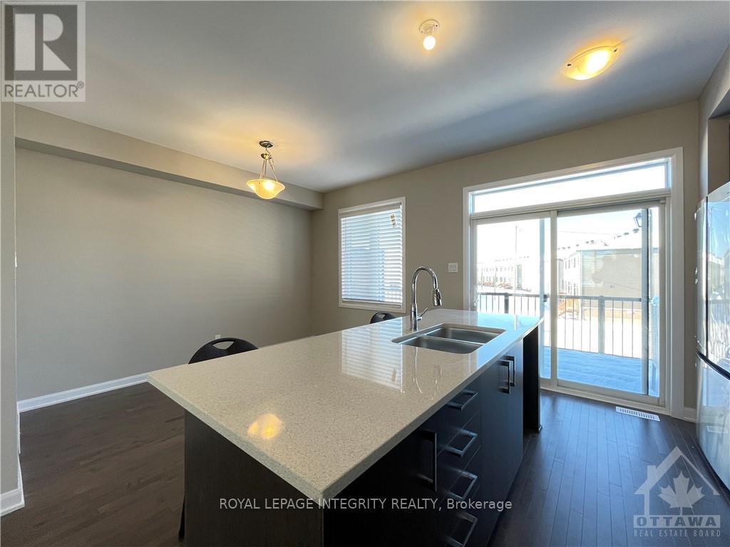 1067 Speedvale Court, Ottawa, Ontario  K2T 0P6 - Photo 8 - X12426396