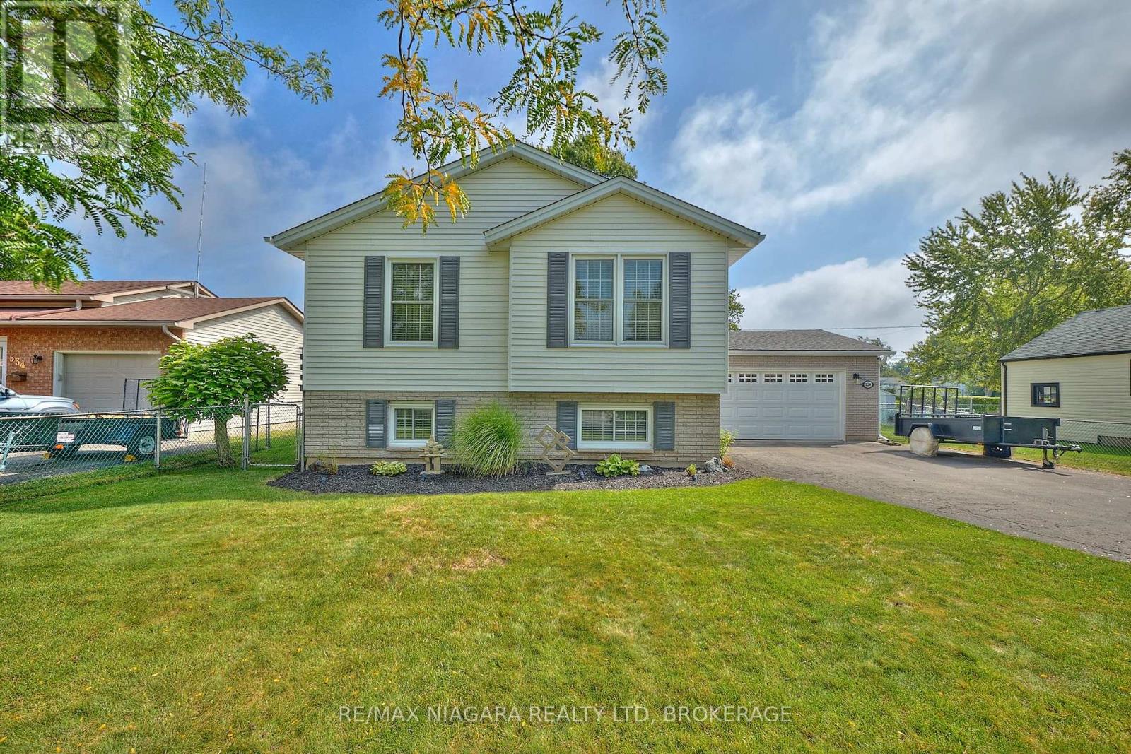 524 Lakeview Road, Fort Erie, Ontario  L2A 4W6 - Photo 2 - X12426291