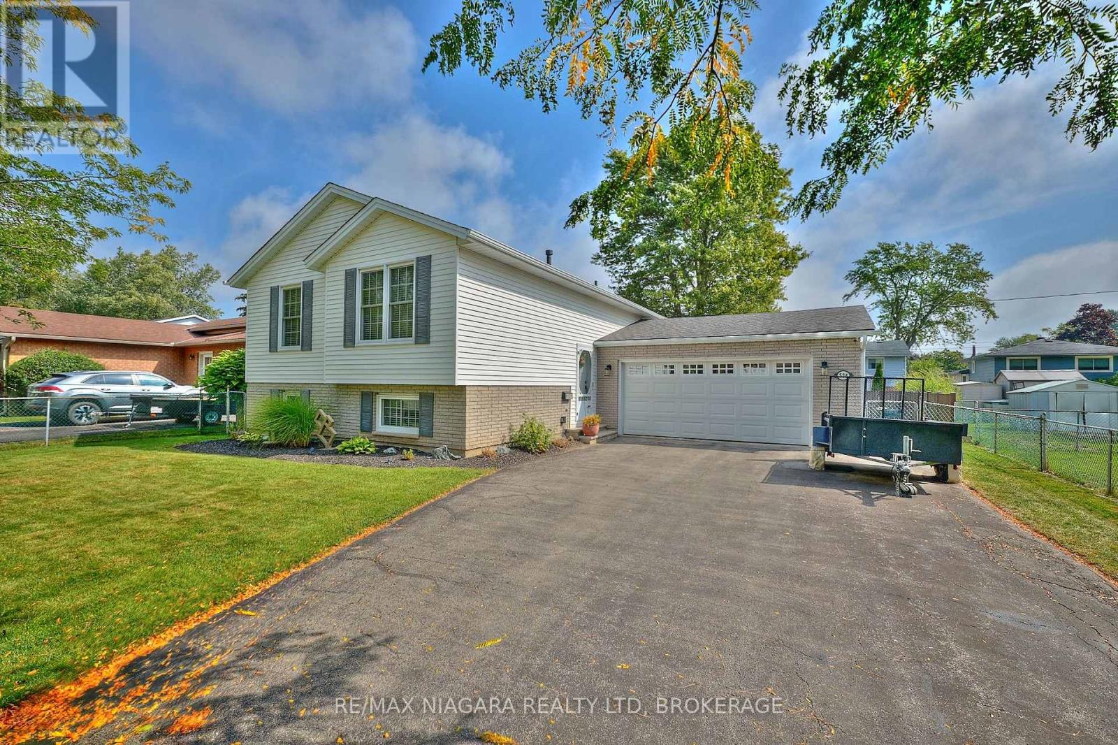 524 Lakeview Road, Fort Erie, Ontario  L2A 4W6 - Photo 3 - X12426291