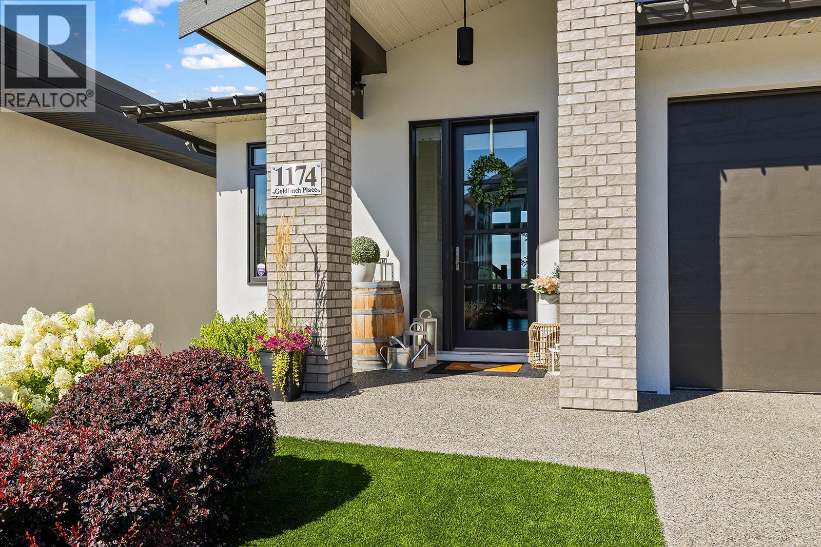 1174 Goldfinch Place, Kelowna, British Columbia  V1W 5M1 - Photo 2 - 10362872