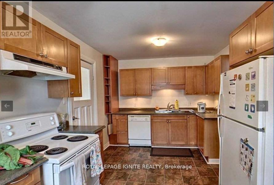 182 Albert Street, Oshawa, Ontario  L1H 4R2 - Photo 5 - E12426138