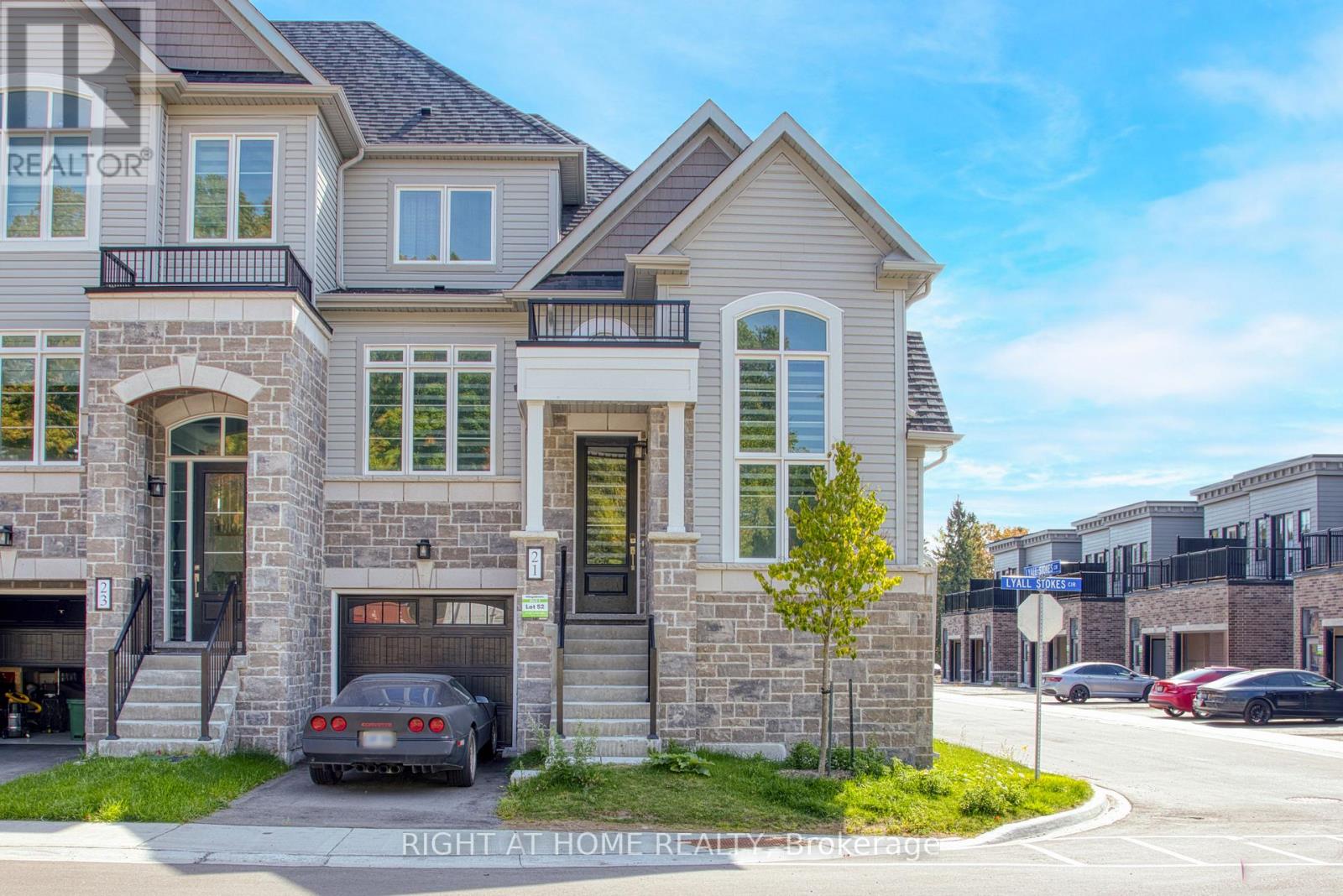 21 LYALL STOKES CIRCLE, East Gwillimbury, Ontario