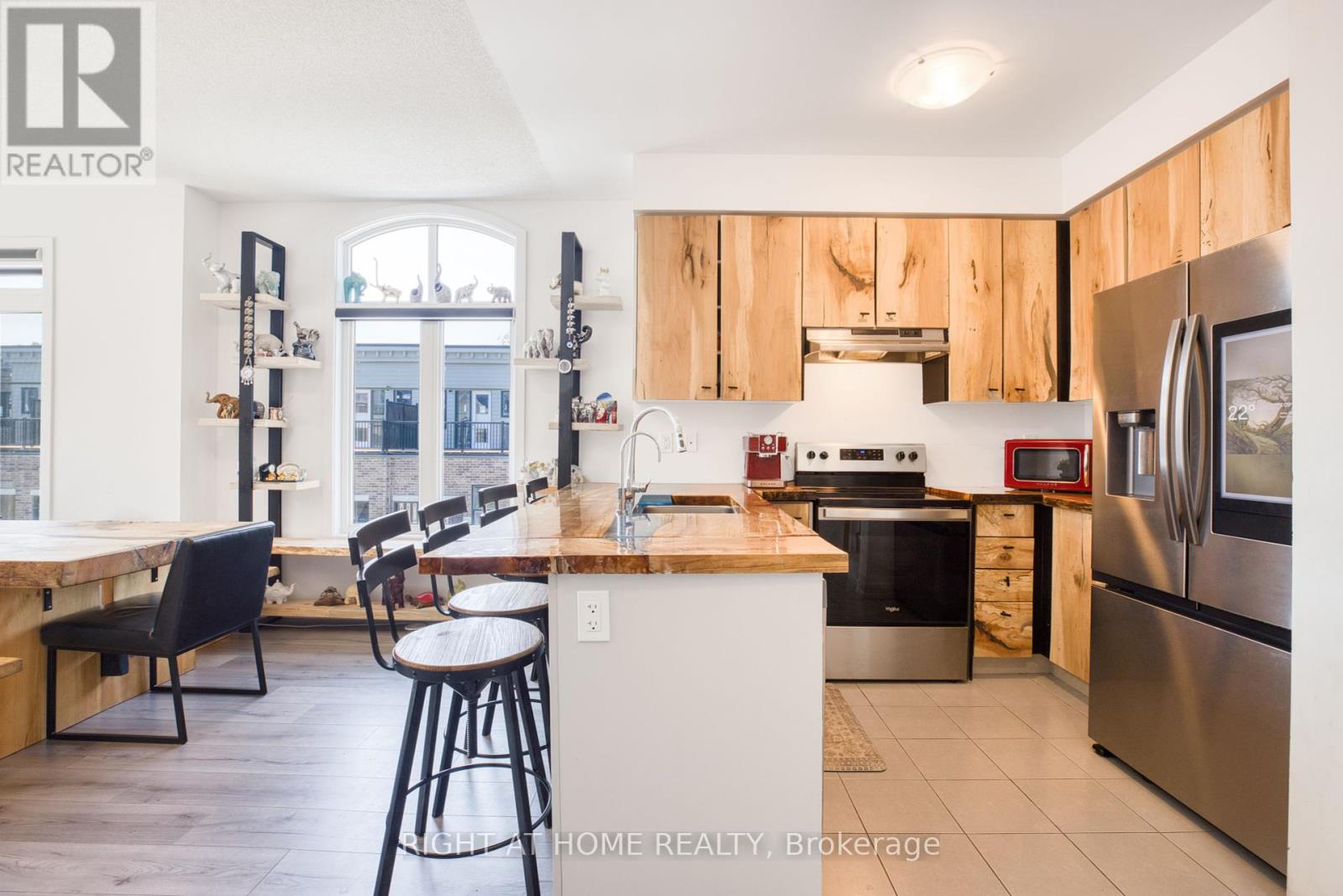 21 Lyall Stokes Circle, East Gwillimbury, Ontario  L0G 1M0 - Photo 13 - N12425282