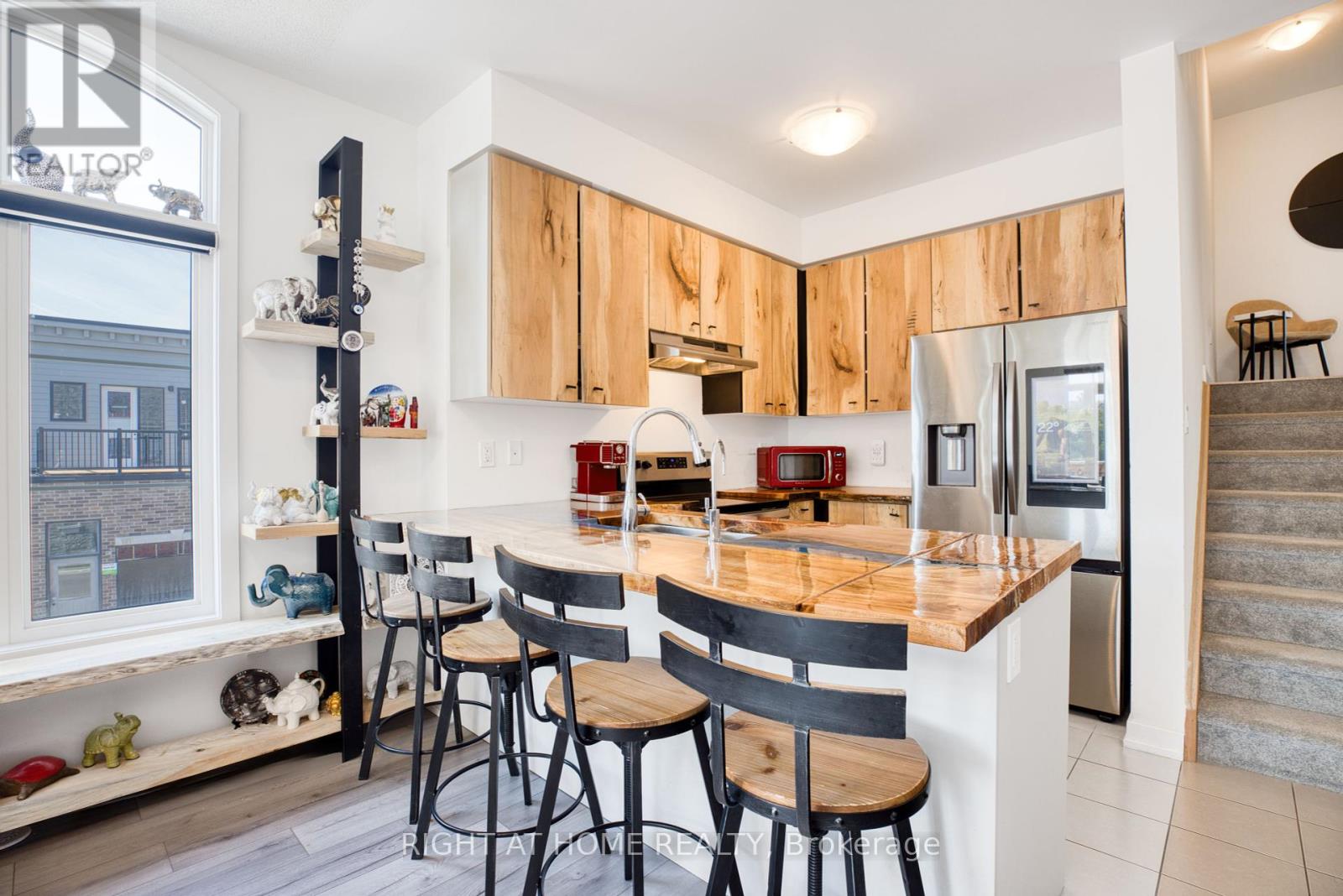 21 Lyall Stokes Circle, East Gwillimbury, Ontario  L0G 1M0 - Photo 11 - N12425282