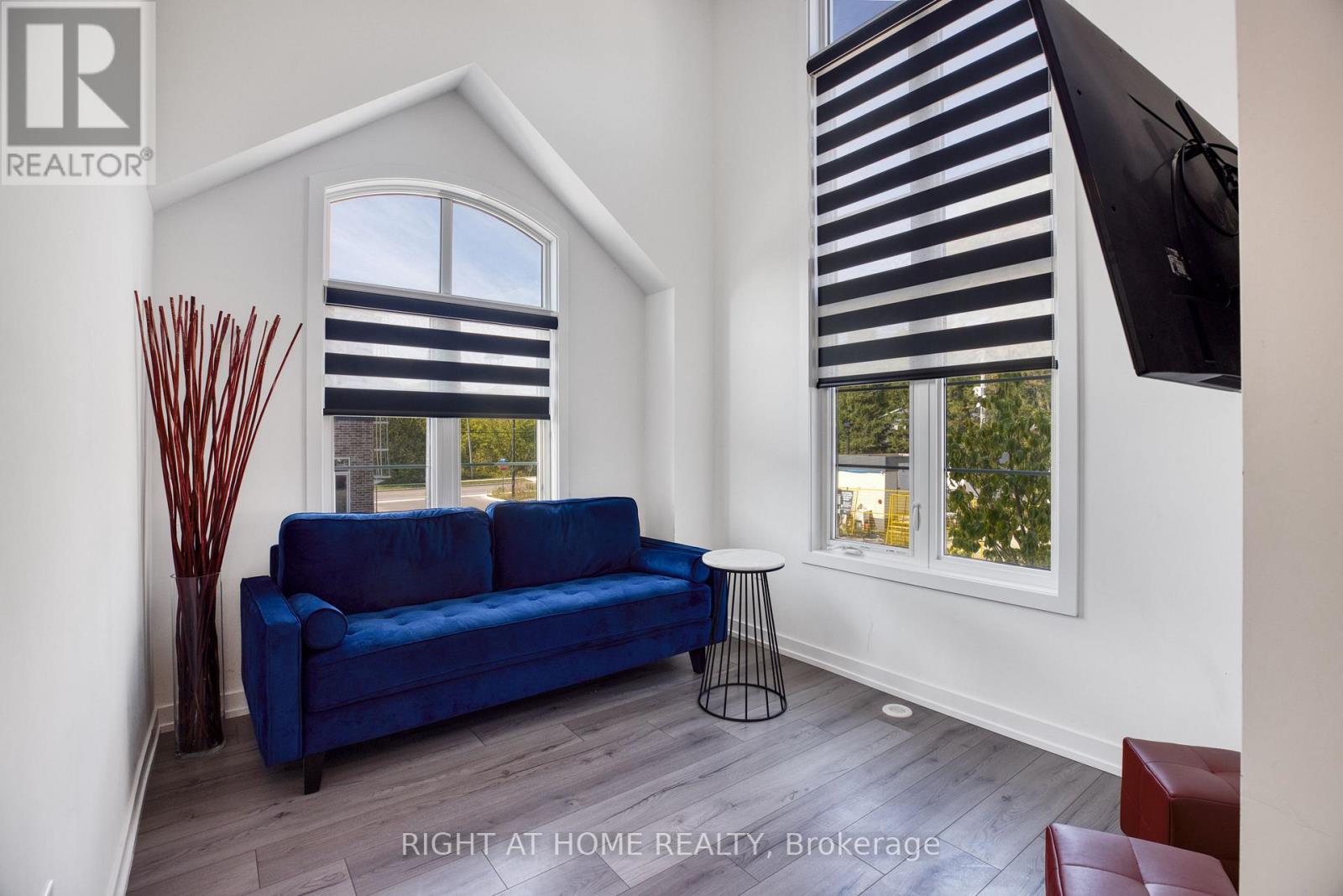 21 Lyall Stokes Circle, East Gwillimbury, Ontario  L0G 1M0 - Photo 7 - N12425282