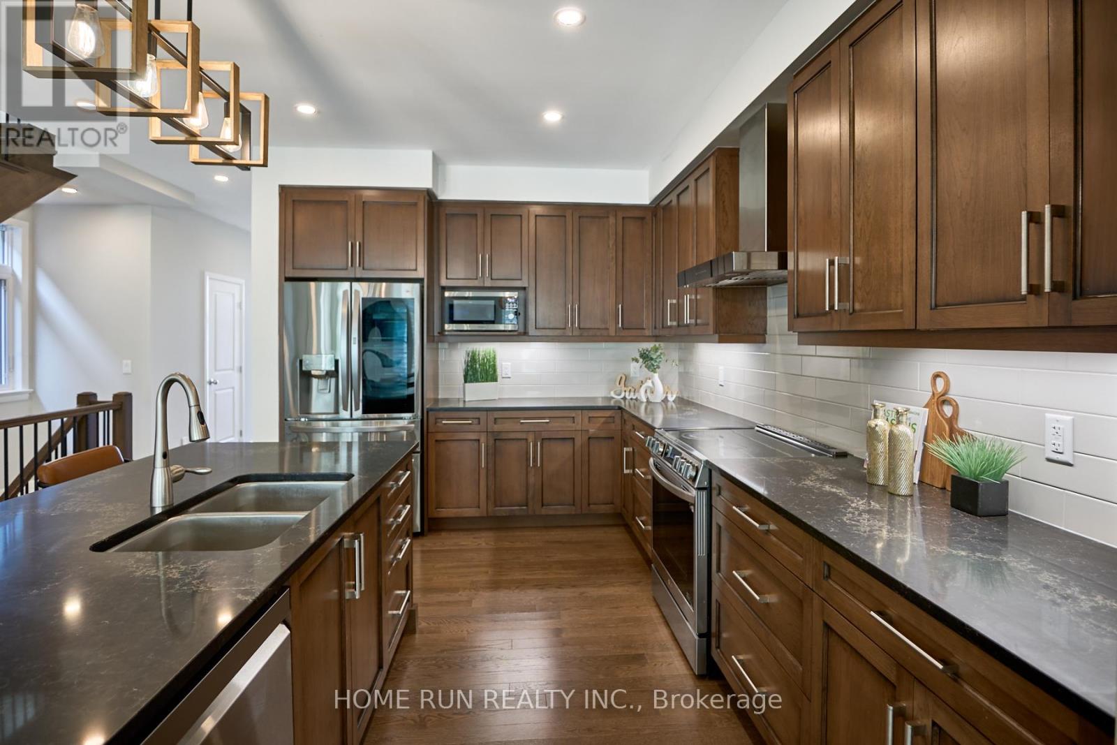 82 Michael Stoqua Street, Ottawa, Ontario  K1K 5A2 - Photo 15 - X12425358