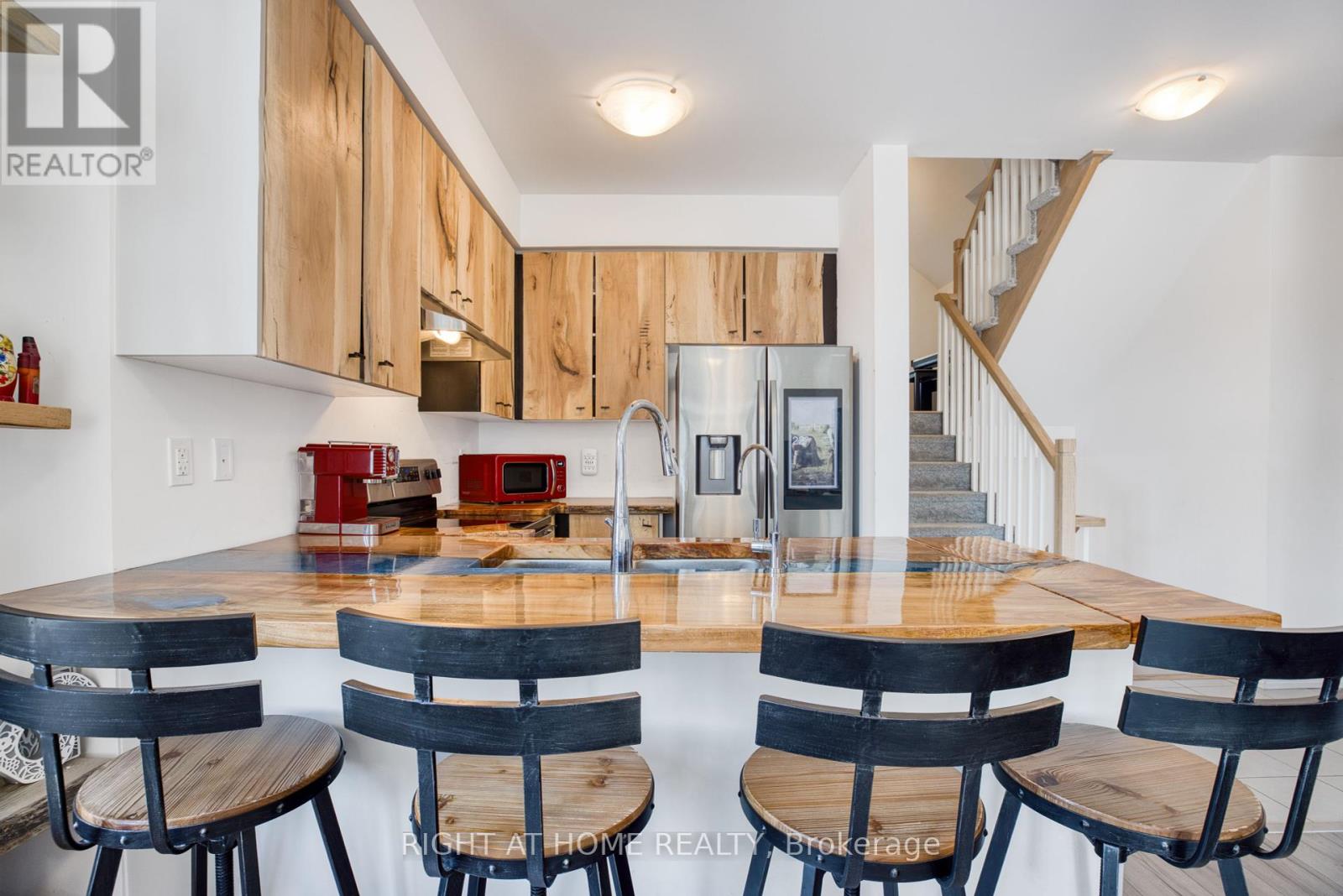 21 Lyall Stokes Circle, East Gwillimbury, Ontario  L0G 1M0 - Photo 12 - N12425282