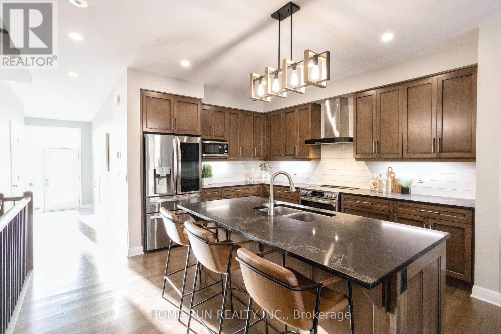 82 Michael Stoqua Street, Ottawa, Ontario  K1K 5A2 - Photo 13 - X12425358