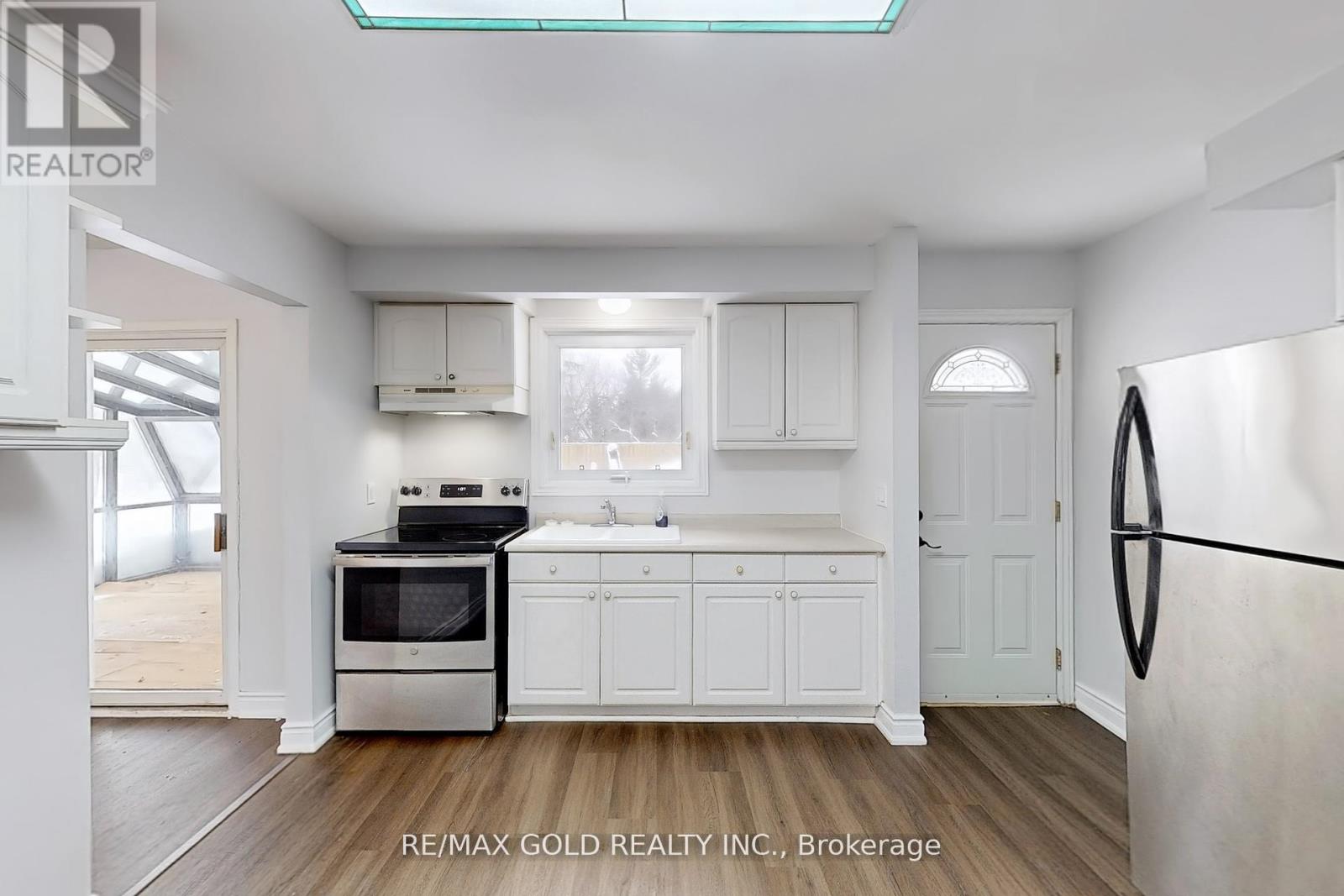 Main - 205 Cherry Court, Barrie, Ontario  L4N 4A5 - Photo 6 - S12373523