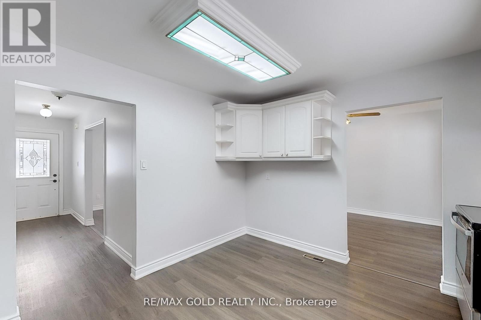 Main - 205 Cherry Court, Barrie, Ontario  L4N 4A5 - Photo 10 - S12373523