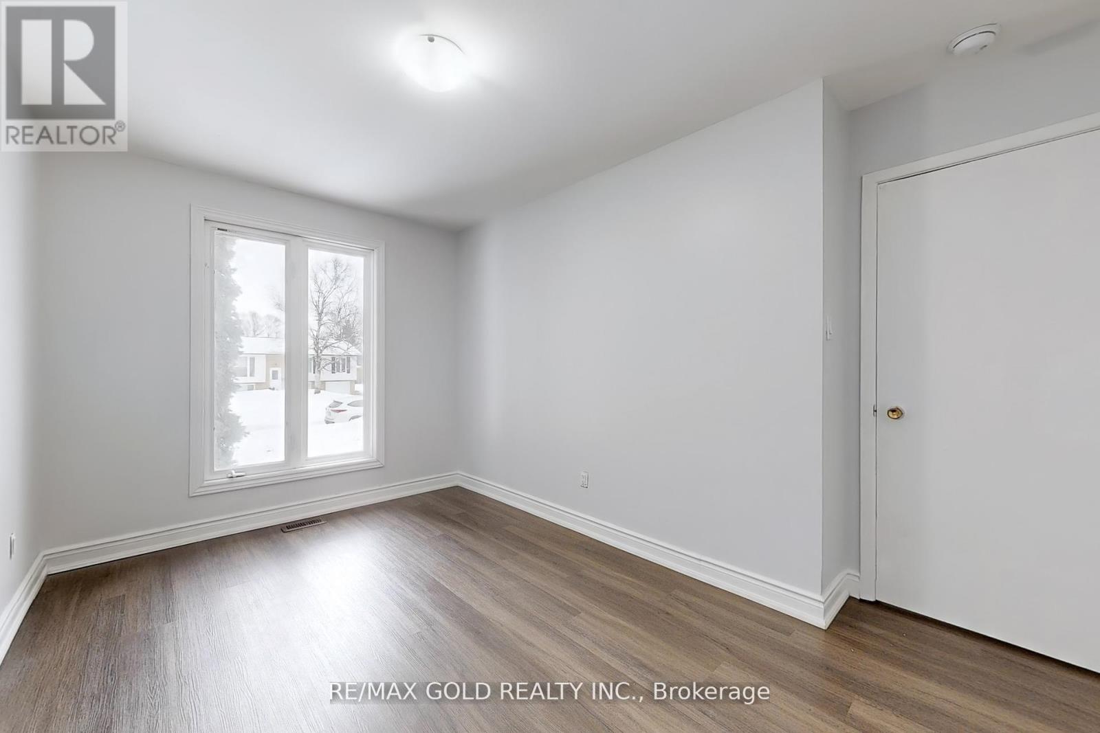 Main - 205 Cherry Court, Barrie, Ontario  L4N 4A5 - Photo 16 - S12373523