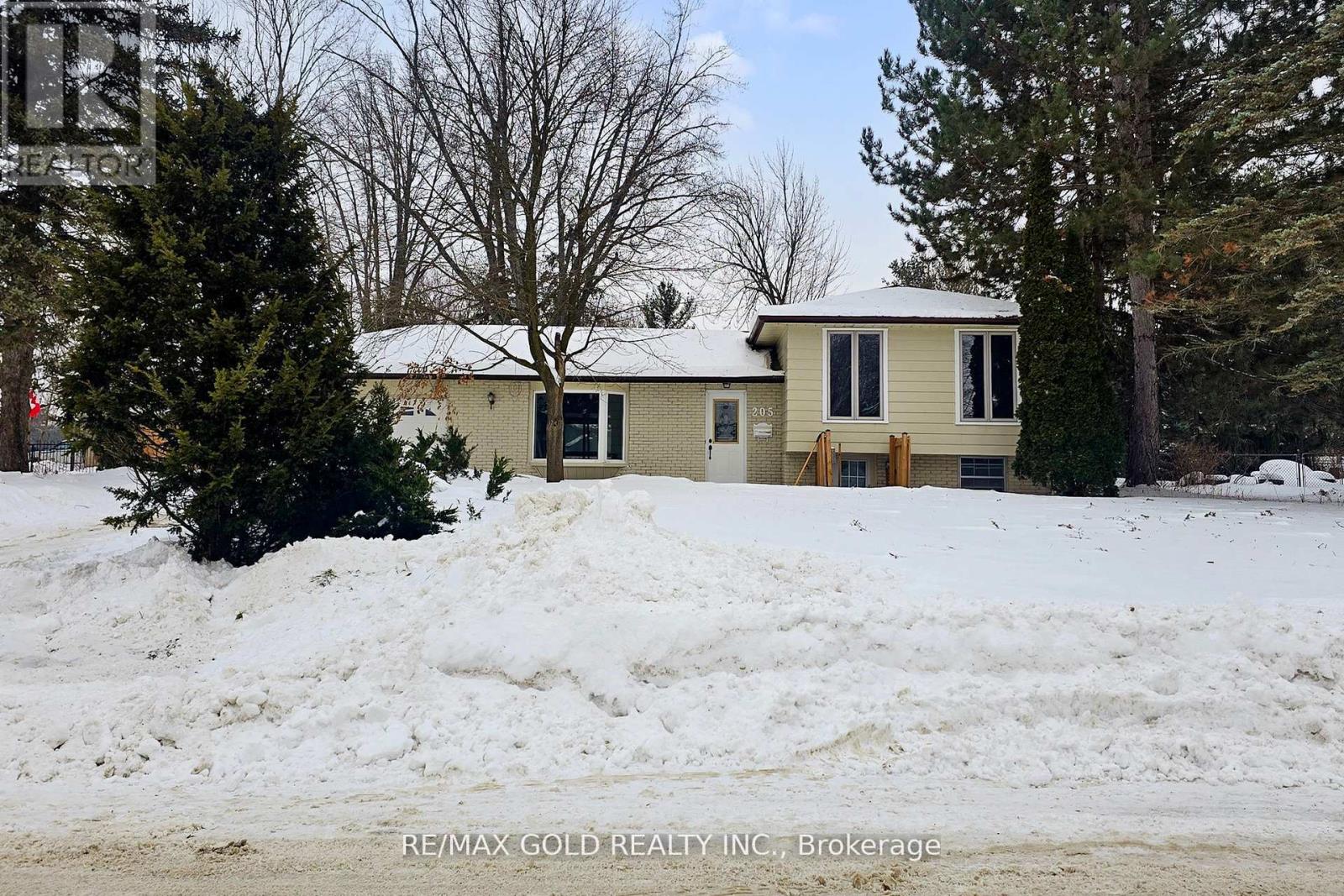 Main - 205 Cherry Court, Barrie, Ontario  L4N 4A5 - Photo 4 - S12373523