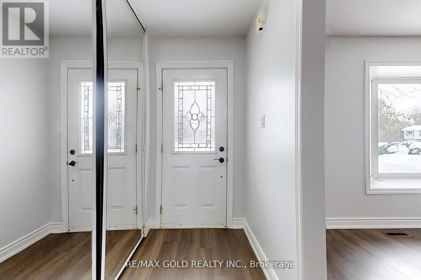 Main - 205 Cherry Court, Barrie, Ontario  L4N 4A5 - Photo 11 - S12373523