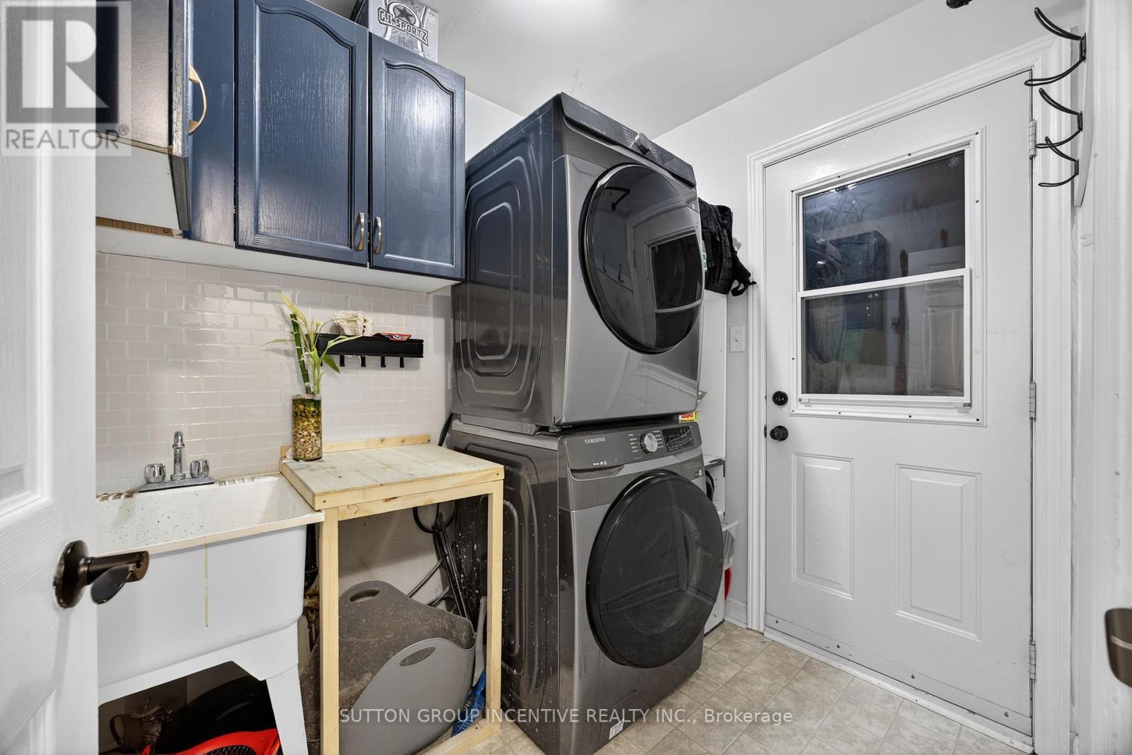 4 Dunnett Drive, Barrie, Ontario  L4N 0H8 - Photo 14 - S12426218