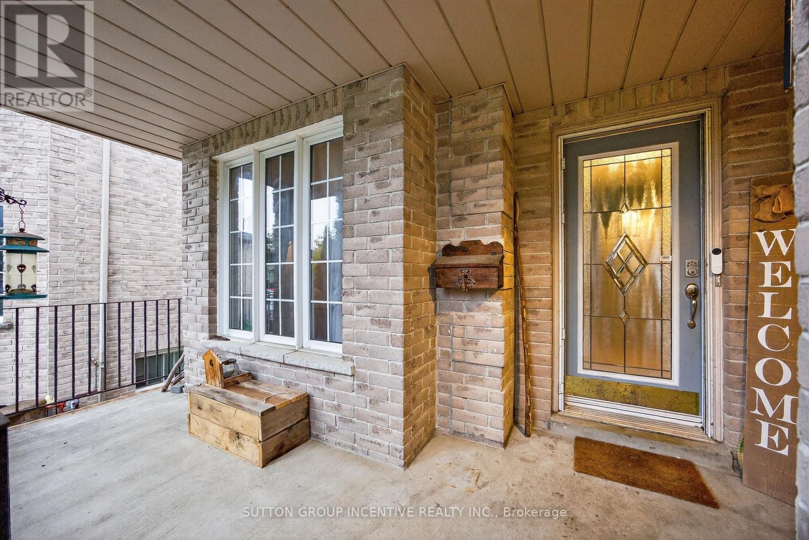 4 Dunnett Drive, Barrie, Ontario  L4N 0H8 - Photo 2 - S12426218