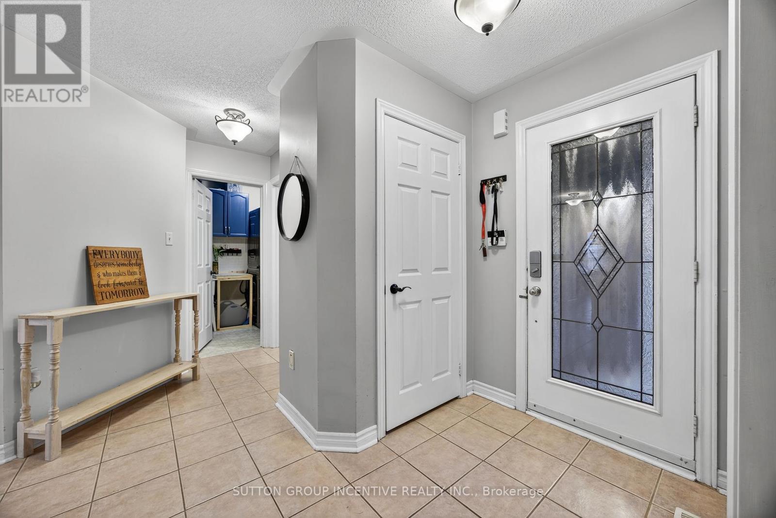 4 Dunnett Drive, Barrie, Ontario  L4N 0H8 - Photo 3 - S12426218