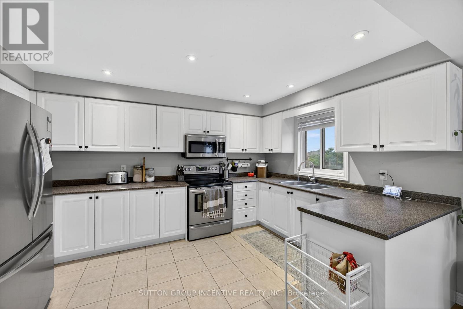 4 Dunnett Drive, Barrie, Ontario  L4N 0H8 - Photo 4 - S12426218