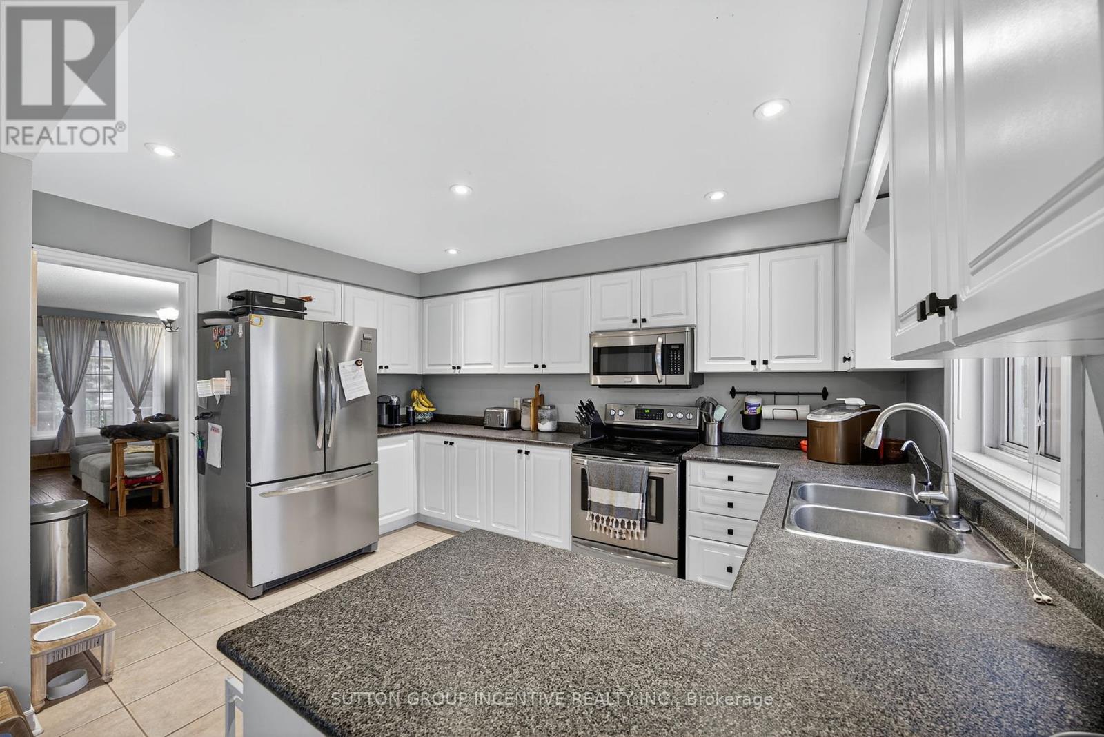 4 Dunnett Drive, Barrie, Ontario  L4N 0H8 - Photo 5 - S12426218