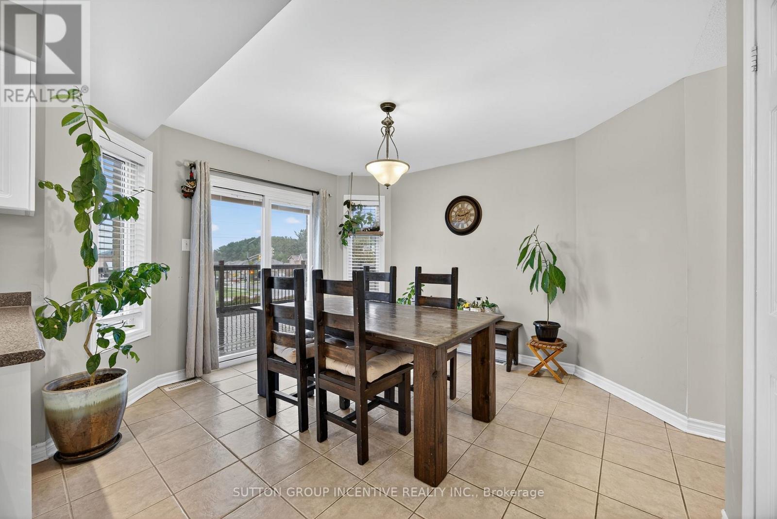 4 Dunnett Drive, Barrie, Ontario  L4N 0H8 - Photo 7 - S12426218