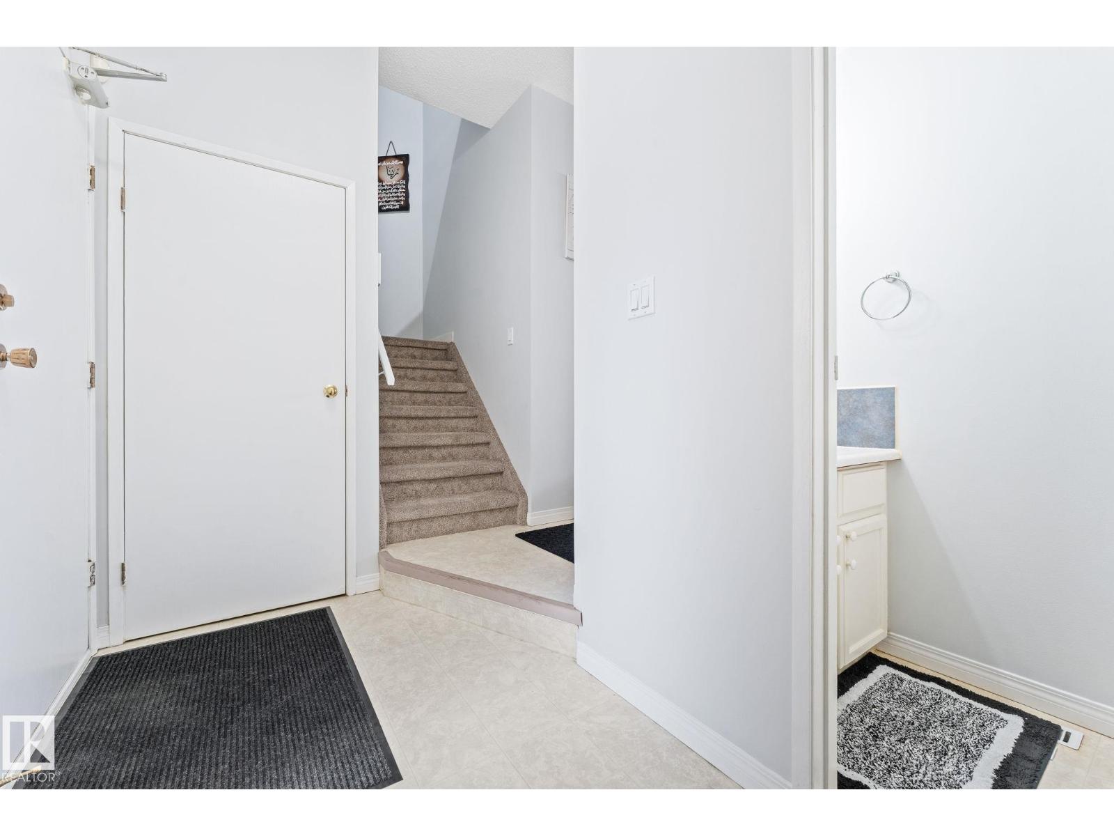 182 Callingwood Pl Nw, Edmonton, Alberta  T5T 2C6 - Photo 4 - E4459414