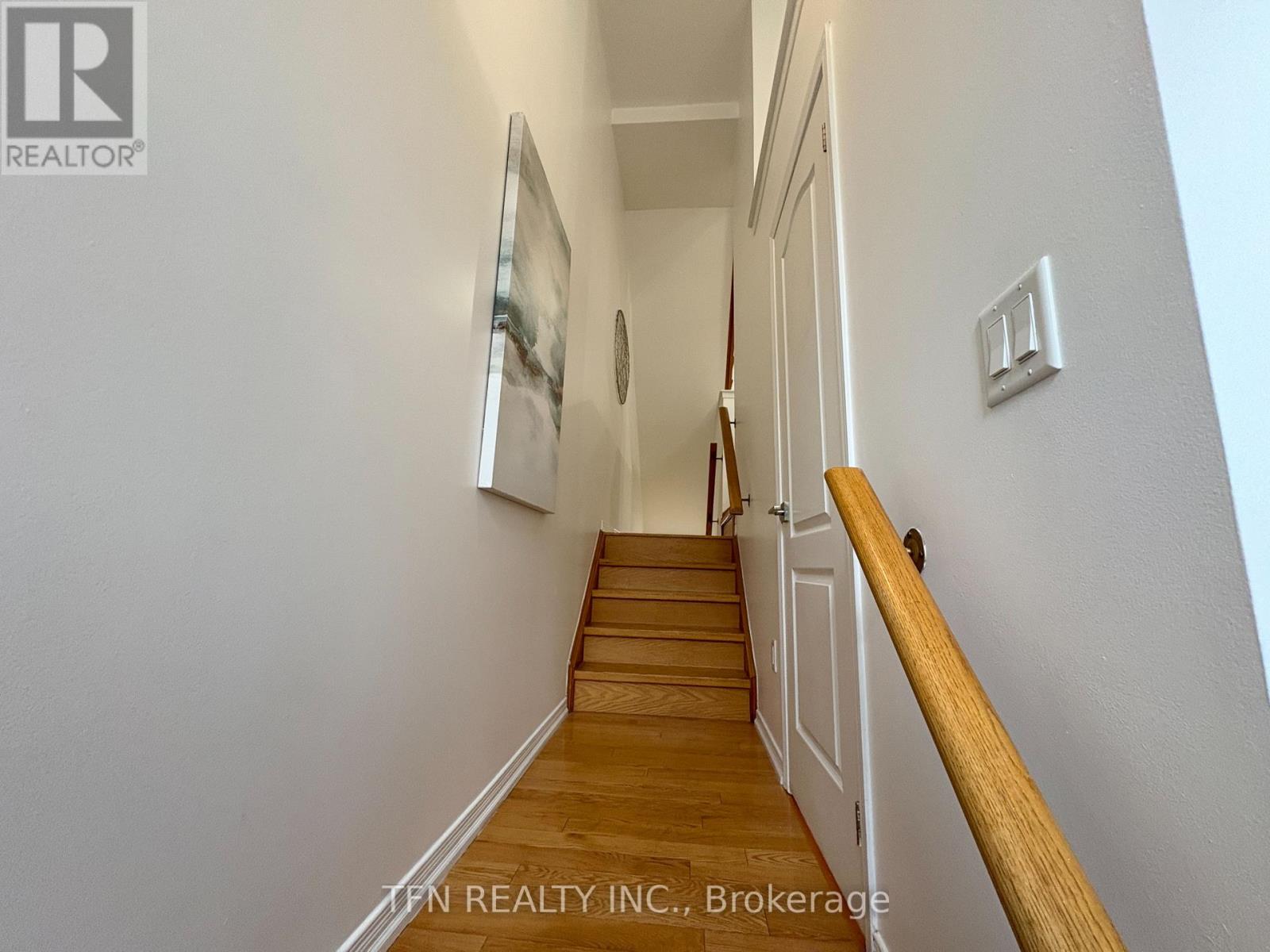 7166 Triumph Lane, Mississauga, Ontario  L5N 0C5 - Photo 4 - W12426169
