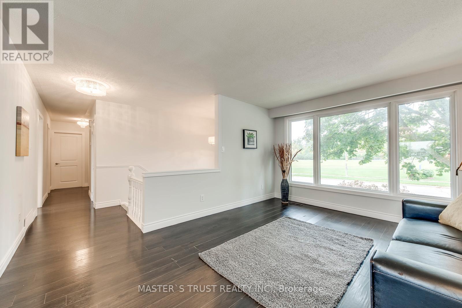 247 Kenwood Avenue, Burlington, Ontario  L7L 4L9 - Photo 11 - W12426183