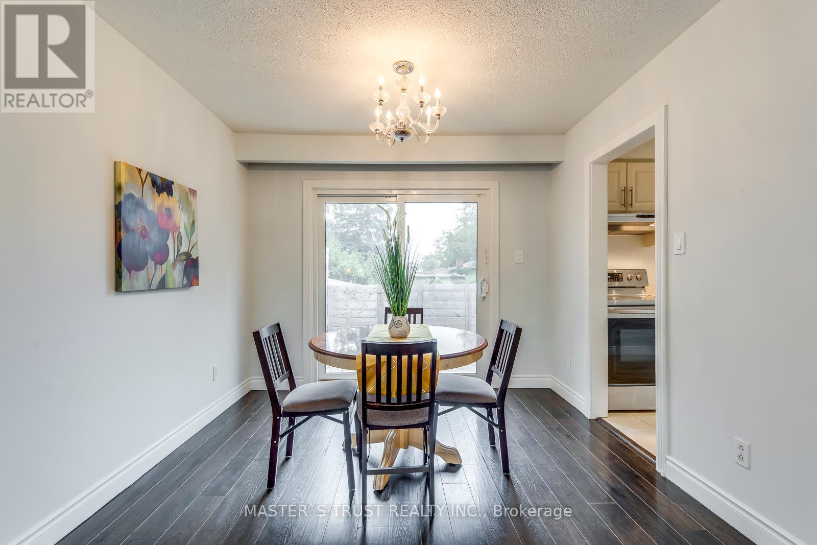 247 Kenwood Avenue, Burlington, Ontario  L7L 4L9 - Photo 12 - W12426183