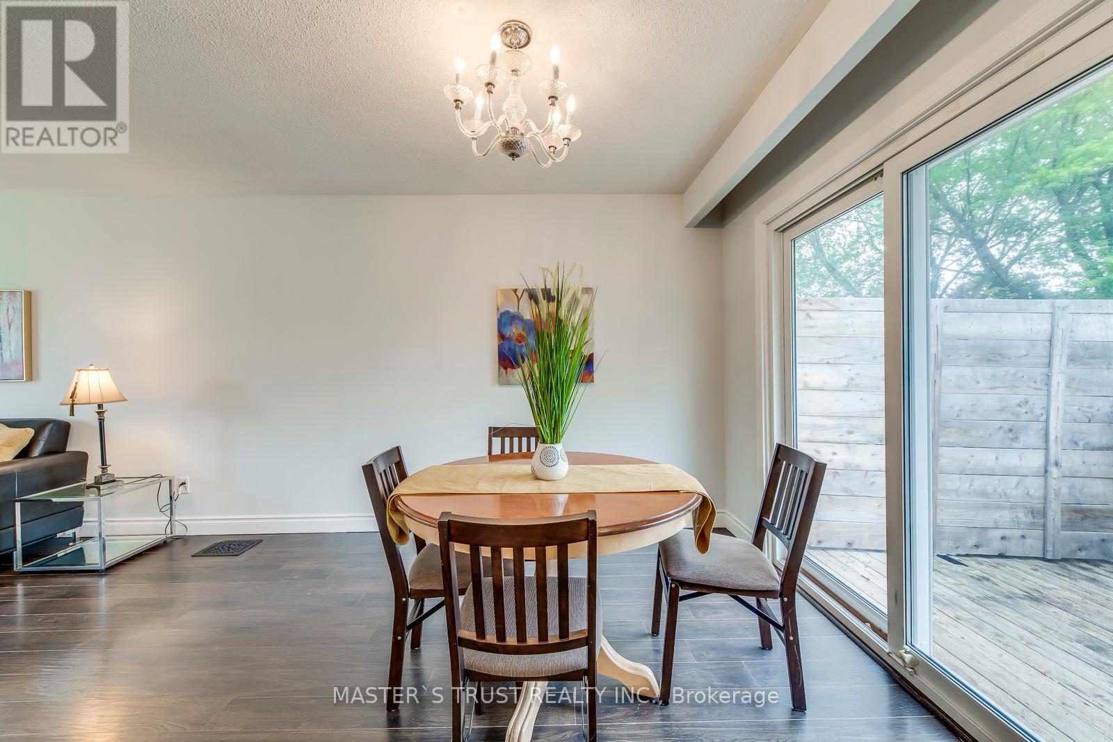 247 Kenwood Avenue, Burlington, Ontario  L7L 4L9 - Photo 14 - W12426183