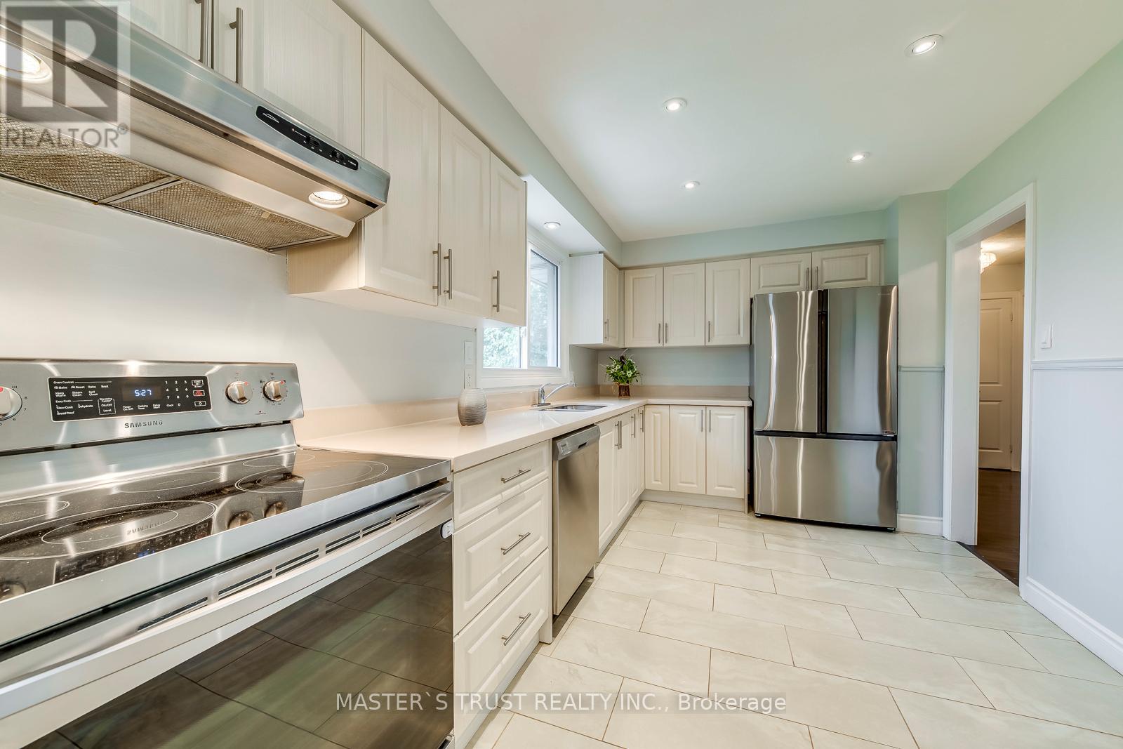 247 Kenwood Avenue, Burlington, Ontario  L7L 4L9 - Photo 16 - W12426183