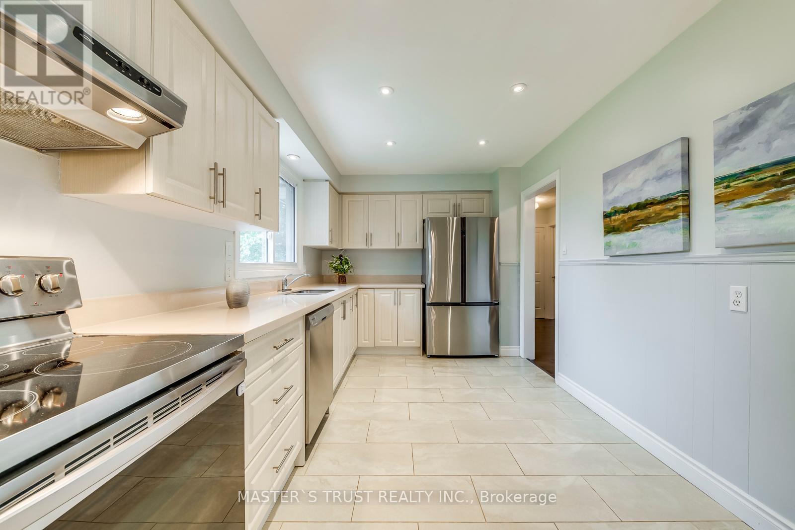 247 Kenwood Avenue, Burlington, Ontario  L7L 4L9 - Photo 17 - W12426183
