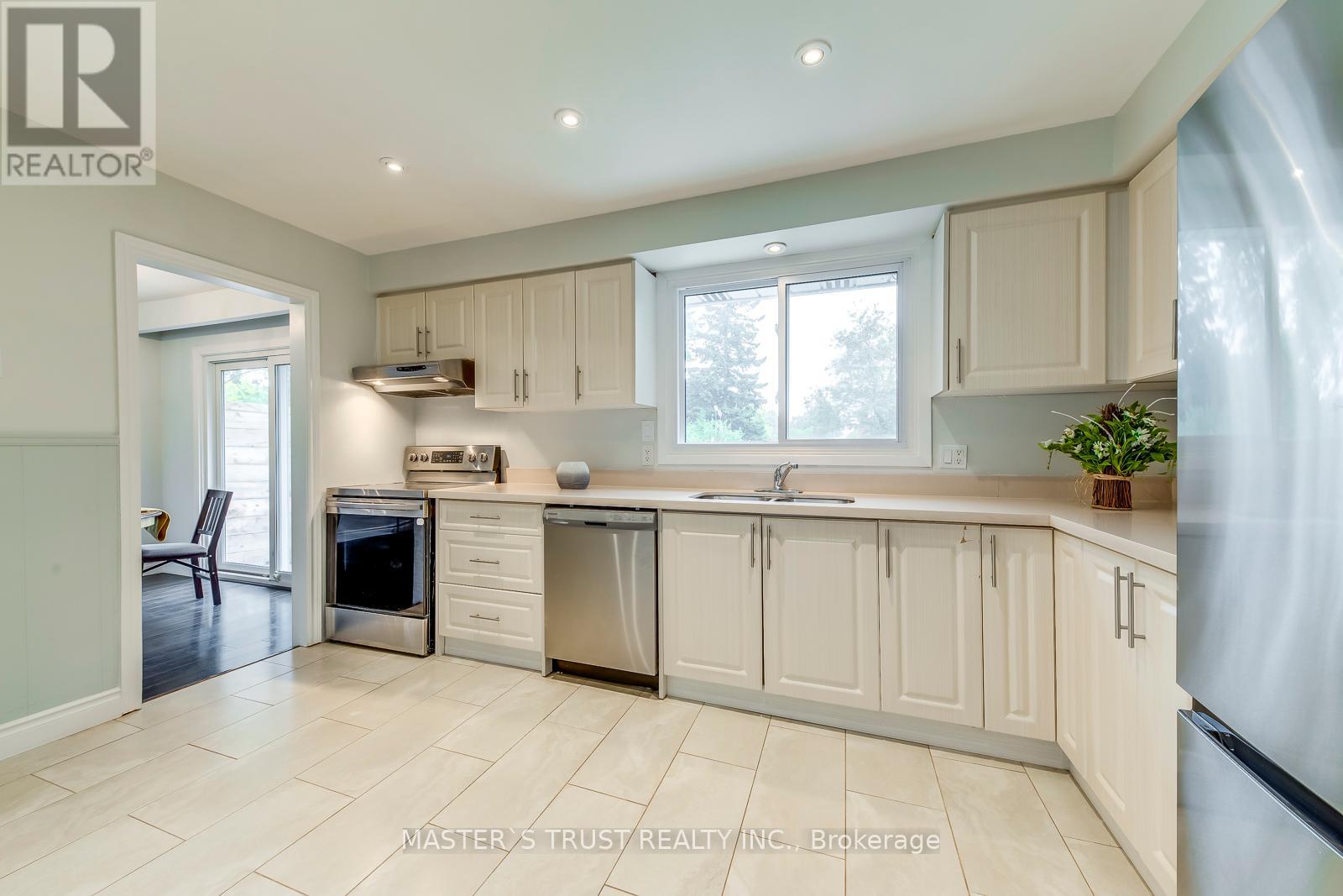247 Kenwood Avenue, Burlington, Ontario  L7L 4L9 - Photo 19 - W12426183