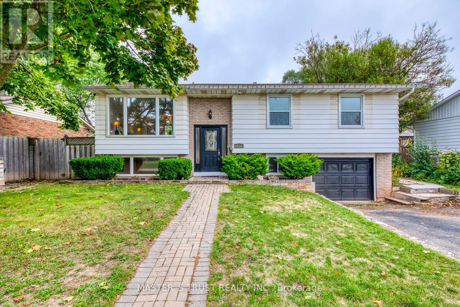 247 Kenwood Avenue, Burlington, Ontario  L7L 4L9 - Photo 2 - W12426183