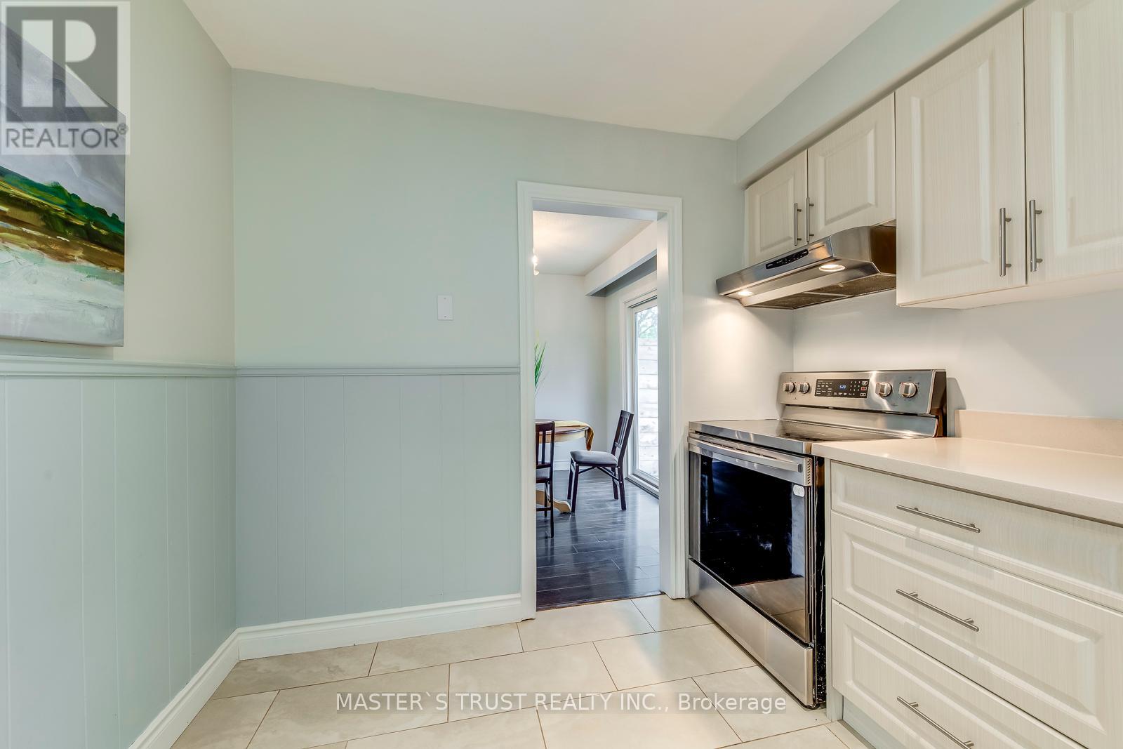 247 Kenwood Avenue, Burlington, Ontario  L7L 4L9 - Photo 20 - W12426183