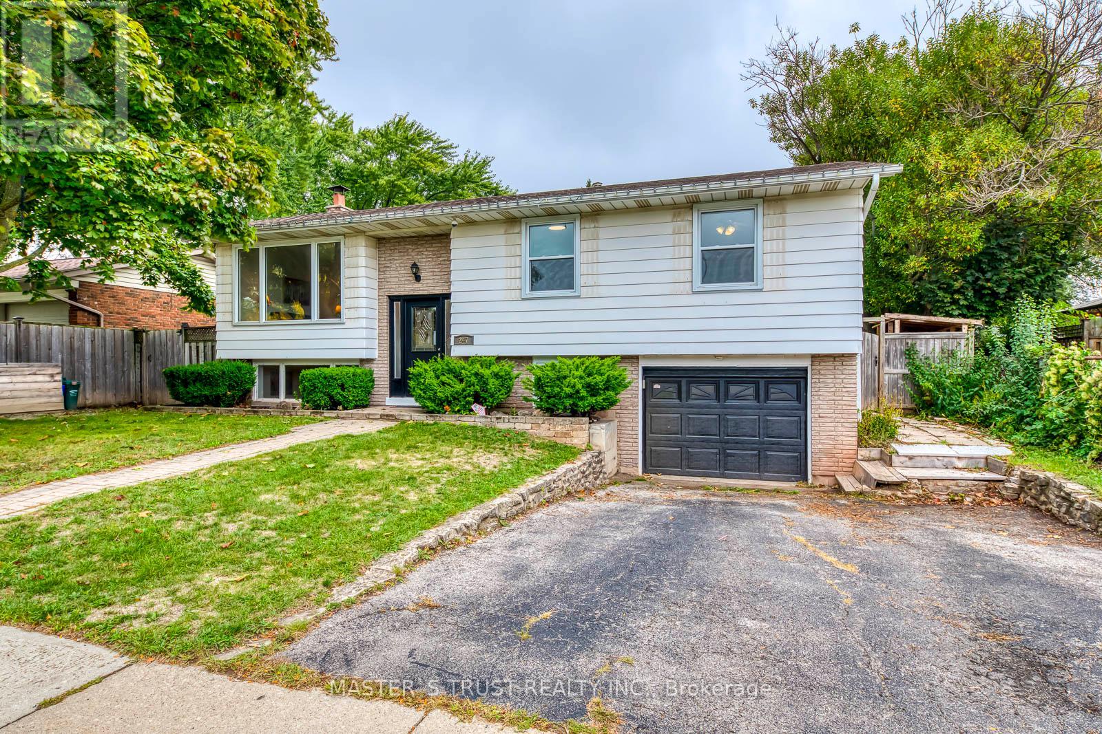 247 Kenwood Avenue, Burlington, Ontario  L7L 4L9 - Photo 3 - W12426183