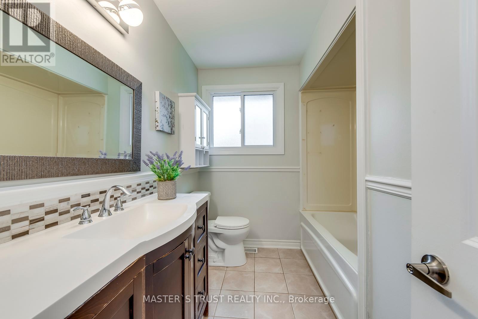 247 Kenwood Avenue, Burlington, Ontario  L7L 4L9 - Photo 30 - W12426183