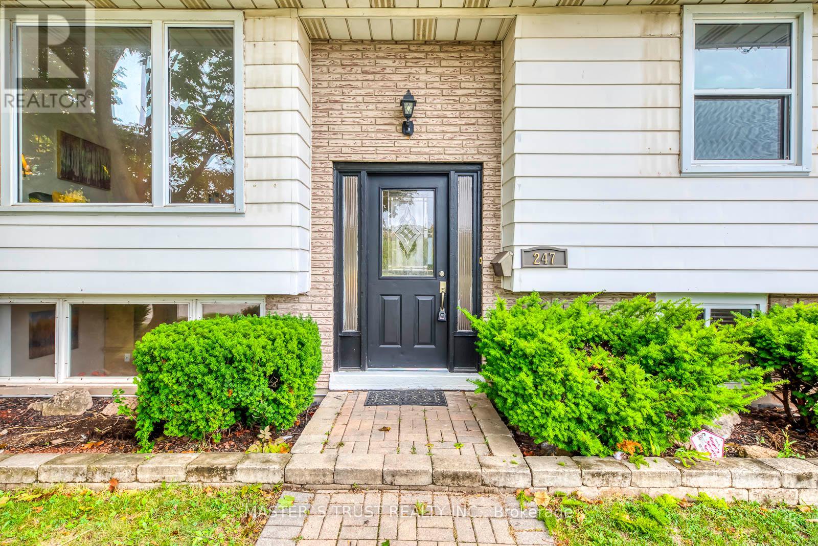 247 Kenwood Avenue, Burlington, Ontario  L7L 4L9 - Photo 4 - W12426183