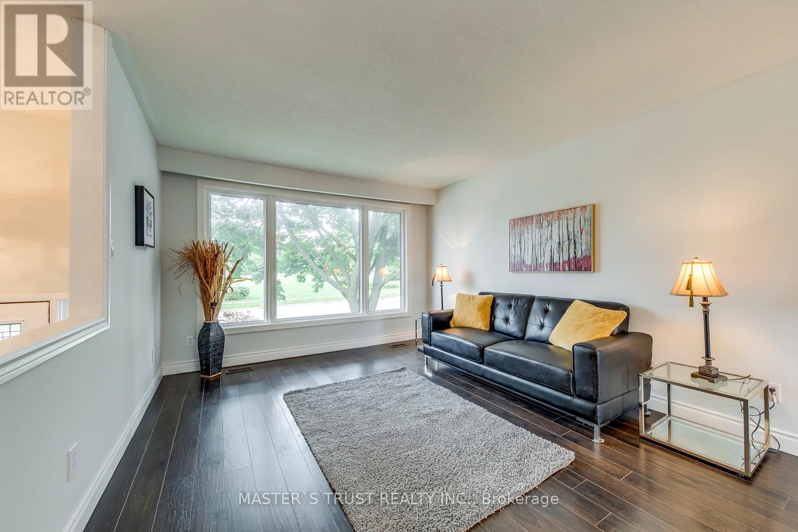 247 Kenwood Avenue, Burlington, Ontario  L7L 4L9 - Photo 7 - W12426183