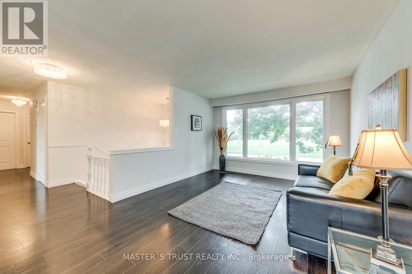 247 Kenwood Avenue, Burlington, Ontario  L7L 4L9 - Photo 9 - W12426183