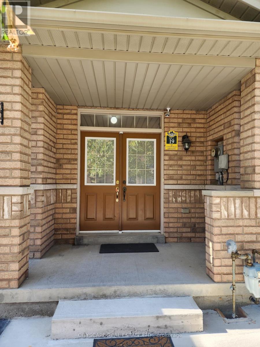 94 Unionville Crescent, Brampton, Ontario  L6P 2Z4 - Photo 3 - W12426194