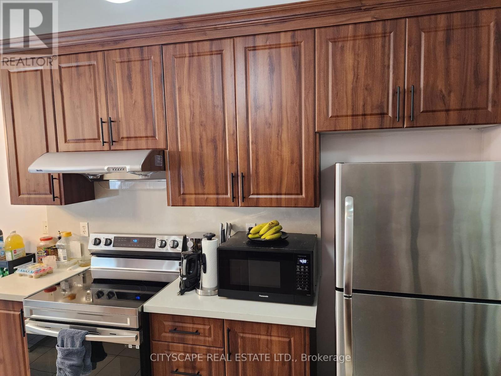 94 Unionville Crescent, Brampton, Ontario  L6P 2Z4 - Photo 5 - W12426194