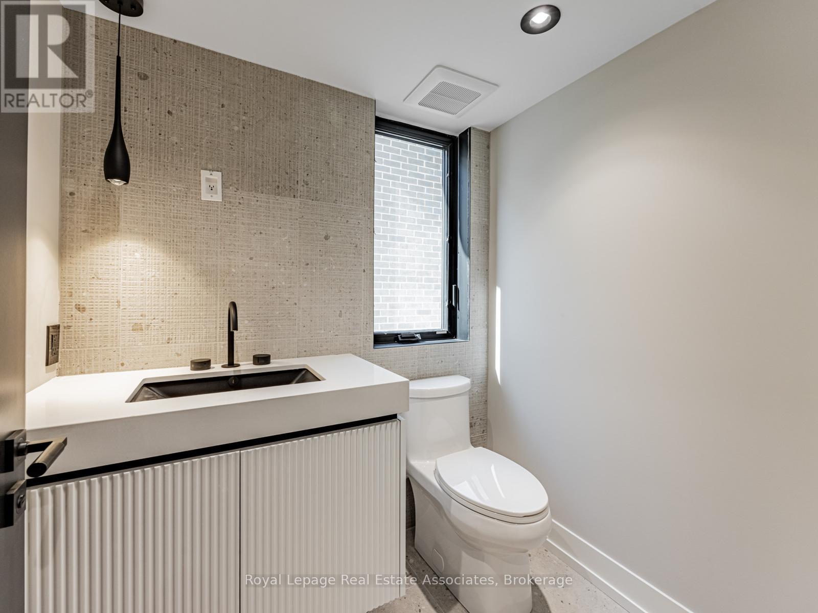 953 Halliday Avenue, Mississauga, Ontario  L5E 1P4 - Photo 10 - W12426206