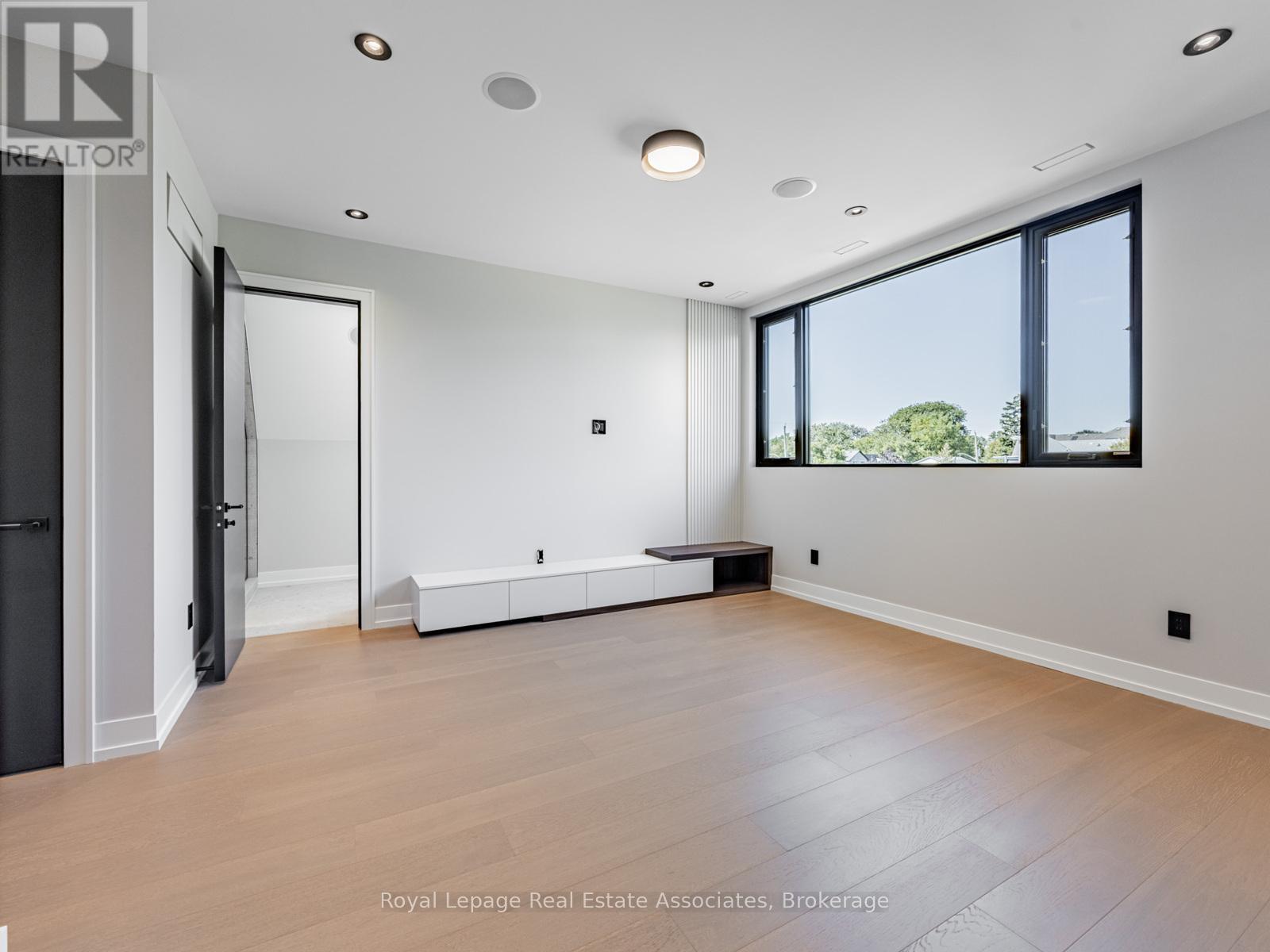 953 Halliday Avenue, Mississauga, Ontario  L5E 1P4 - Photo 18 - W12426206